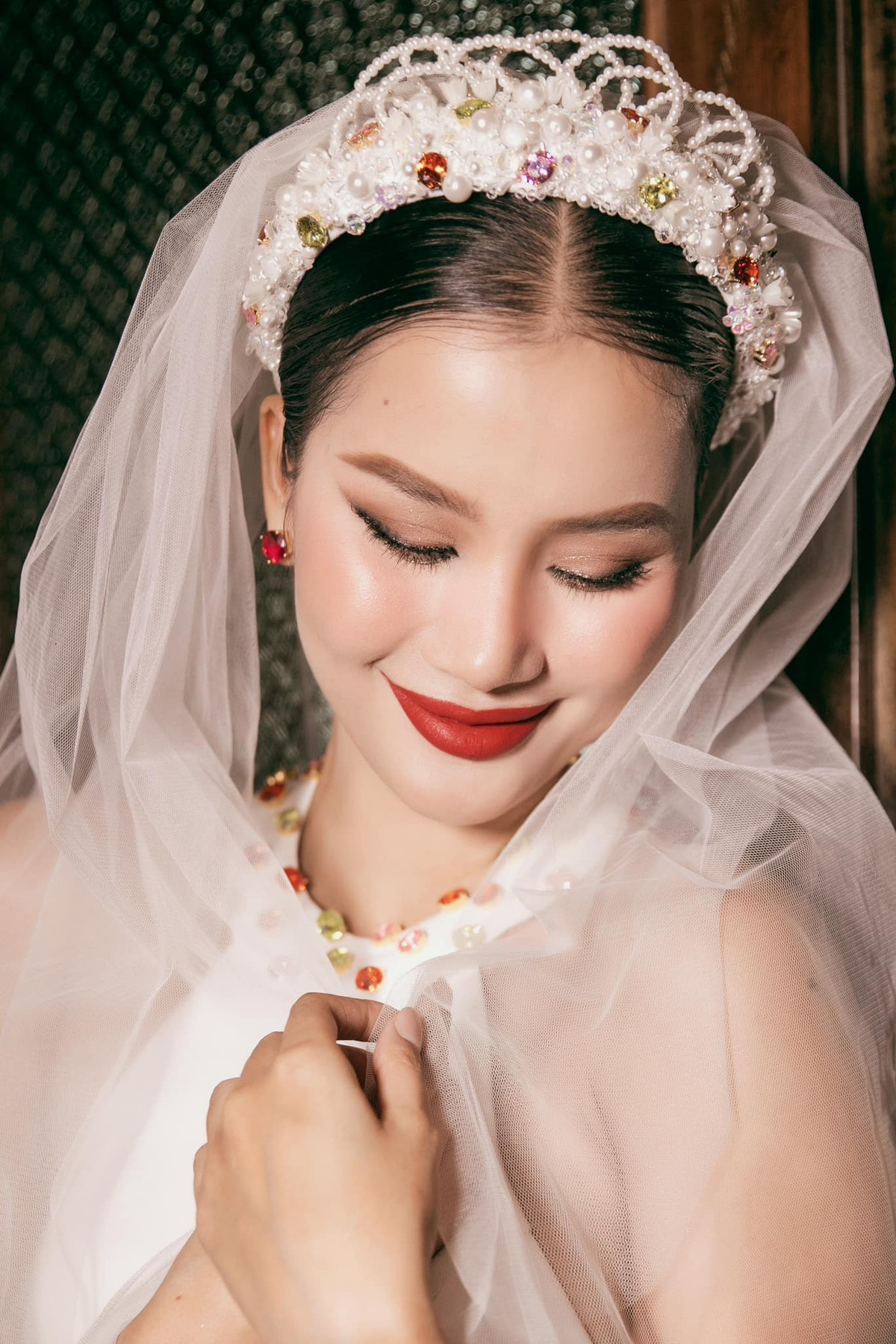 Trước khi chính thức lên xe hoa, Hương Ly nhiều lần hóa cô dâu trên sàn diễn.