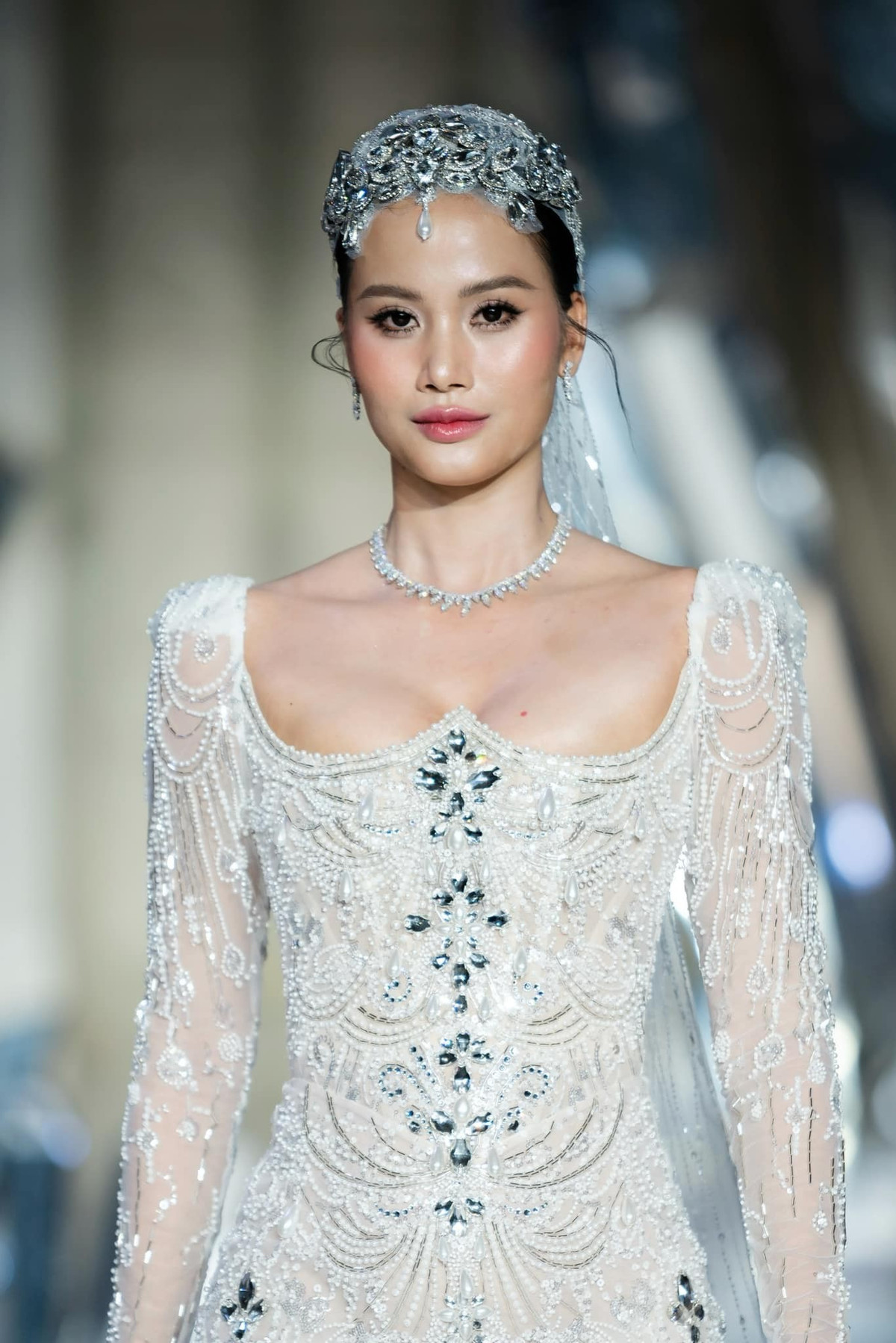 Hương Ly từng đoạt quán quân Vietnam's Next Top Model 2015. Người mẫu giành danh hiệu á hậu 1 cuộc thi Miss Universe Vietnam 2023. Cô được gọi là 'mỹ nhân 10 năm chăn trâu' bởi ngày nhỏ, từng chăn trâu phụ giúp gia đình.