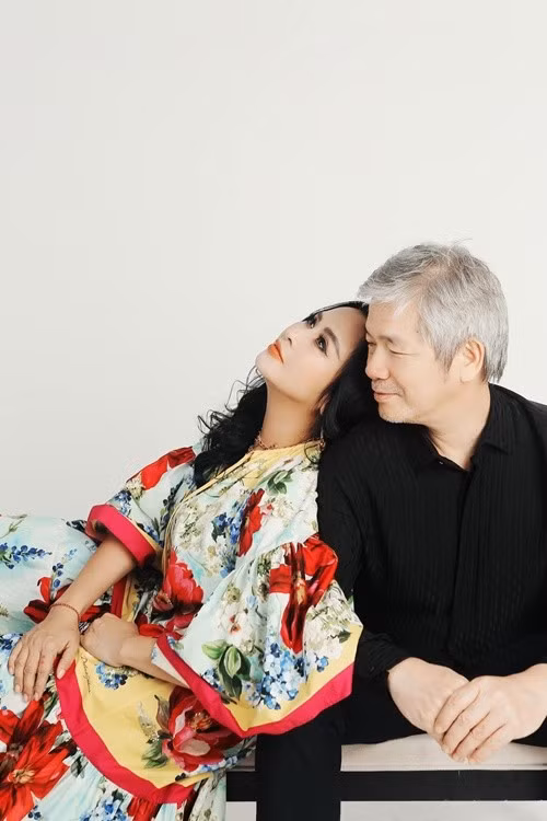 Thanh Lam và bác sĩ Tiến Hùng bị tung tin đồn thất thiệt chia tay không ít lần. Vào tháng 2/2023, bác sĩ Bùi Tiến Hùng lên tiếng: "Ai đó đăng bài này, nếu là câu view thì cũng không nên, đầu năm mà. Bọn mình vẫn đang quá ổn, xin tác giả của bài viết đừng đùa ác, sai sự thật". Ảnh: FB Thanh Lam.