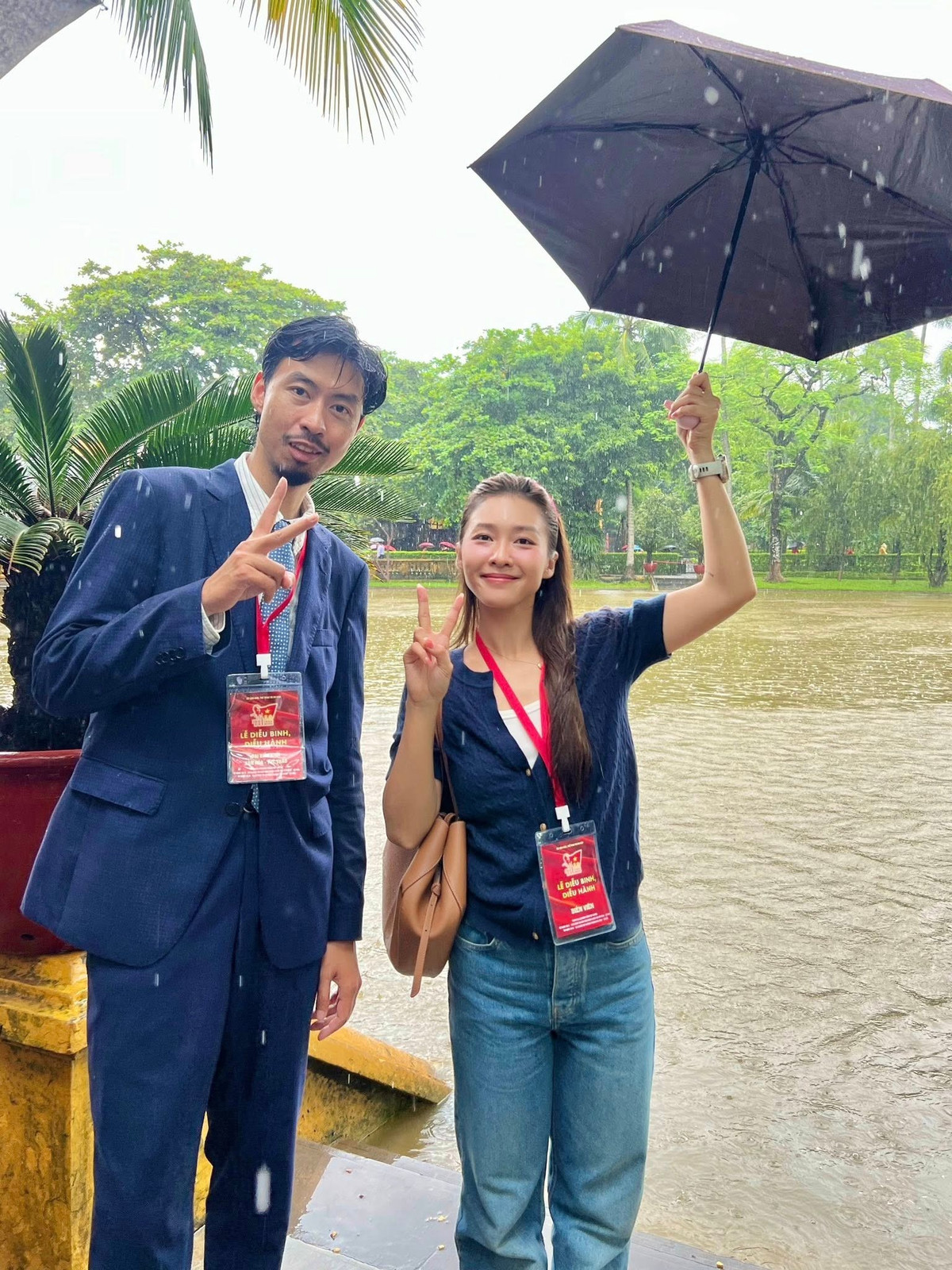 Khả Ngân cũng tham gia viếng Lăng Chủ tịch Hồ Chí Minh. Ảnh: FB Khả Ngân.