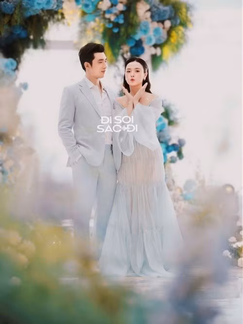 Theo Saostar,trong tiệc kỷ niệm, Minh Đạt cho biết: "Ngày xưa, mình cứ đi làm, xong về tập gym rồi đi về. Còn bây giờ thì sáng thức dậy sẽ quay ra bên cạnh hỏi "Vợ ơi, sáng nay mình có đi cà phê không, có đi đâu chơi không?". Ảnh: Thương Trường.