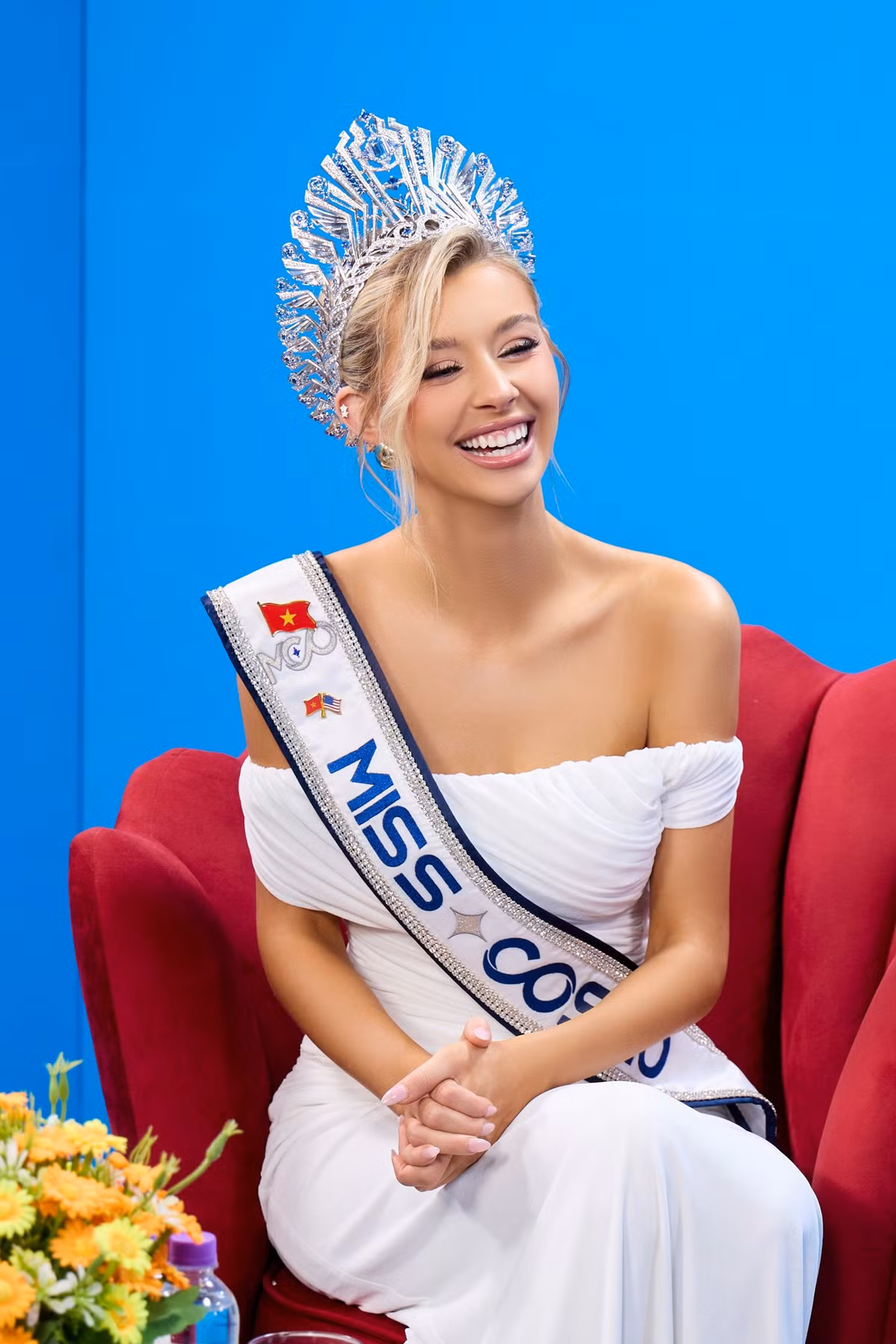 Người đẹp Mỹ được fan khen ngợi xinh như búp bê. Ảnh: Miss Cosmo.