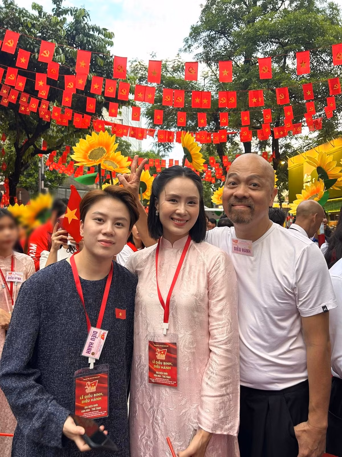 Bảo Hân (ngoài cùng bên trái) cùng Hồng Diễm tham dự buổi sơ duyệt. Ảnh: FB Đức Hùng.