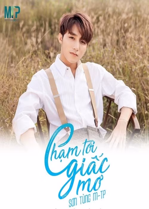 Sơn Tùng M-TP ra mắt tự truyện Chạm tới giấc mơ năm 2017. Trong cuốn sách, nam ca sĩ kể về tuổi thơ, cuộc hội ngộ, chia tay cùng hai ông bầu và sự nghiệp solo. Ảnh: Thế Giới Điện Ảnh.