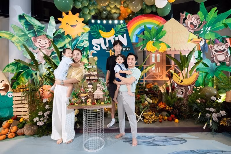Cường Đô la và Đàm Thu Trang vừa tổ chức sinh nhật cho con trai út. "Tất cả những gì tôi có gói gọn trong 1 bức ảnh", Cường Đô la bày tỏ. Ảnh: FB Cường Đô la.