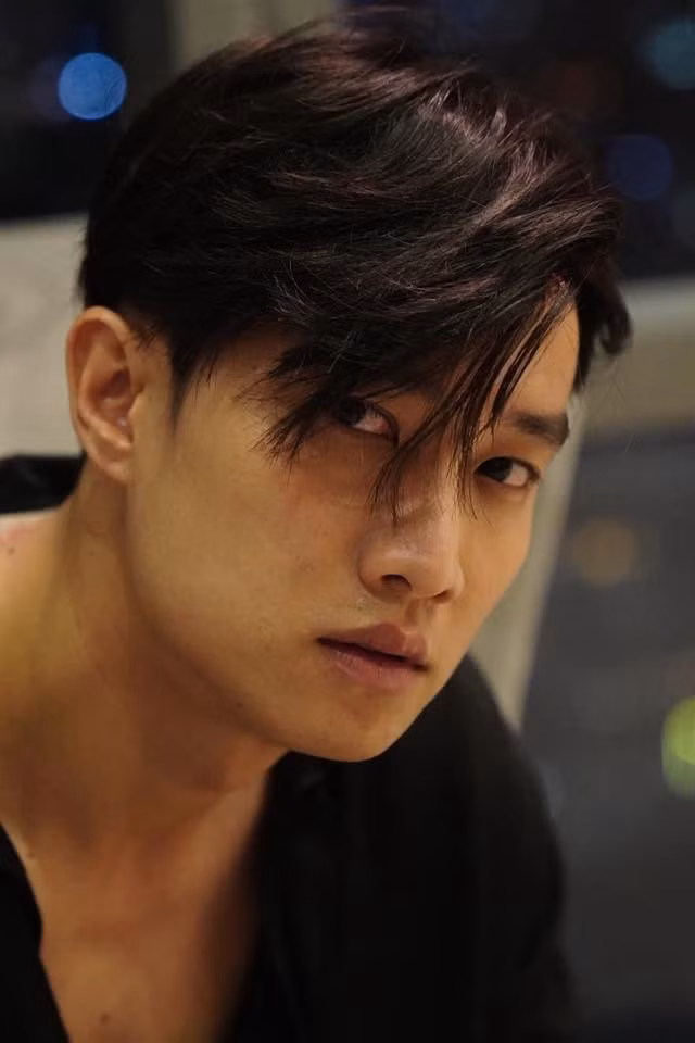 Ở một mối tình, Quốc Trường làm diễn viên nên gia đình người yêu không đồng ý, họ nghĩ showbiz phức tạp. Nam diễn viên cố gắng níu kéo bạn gái, nhưng cuối cùng, cả hai không thể tái hợp. Ảnh: FB Quốc Trường.