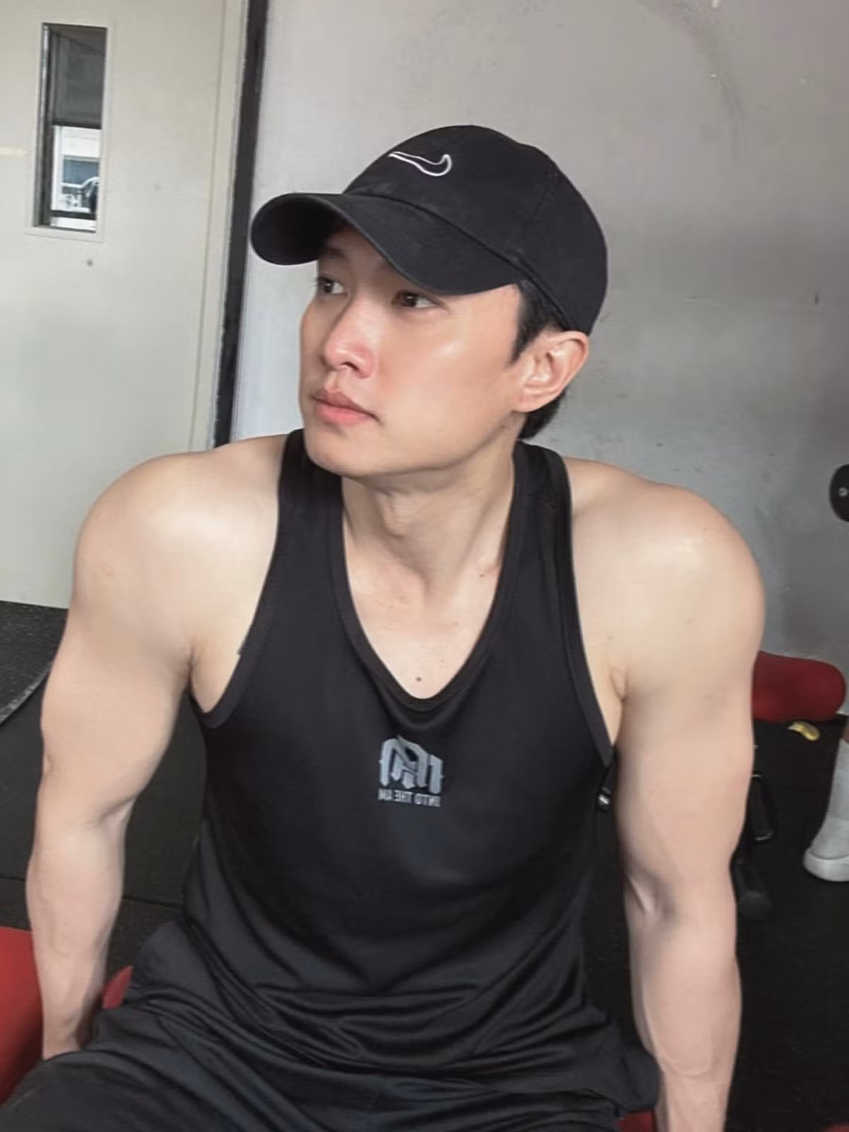 “Nếu tôi có người yêu, cô ấy muốn công khai cũng được nếu chịu được áp lực dư luận, chứ tôi không hề giấu diếm”, nam diễn viên chia sẻ. Ảnh: FB Quốc Trường.