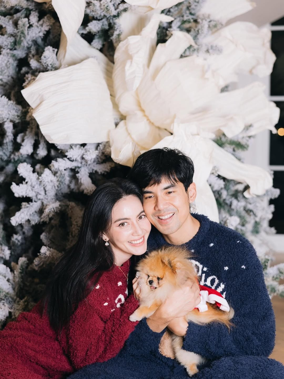 Ter Chantavit là biên kịch, đạo diễn đứng sau thành công của nhiều dự án phim, được mệnh danh là 'ông hoàng phòng vé'. Ảnh: Instagram Mai Davika.