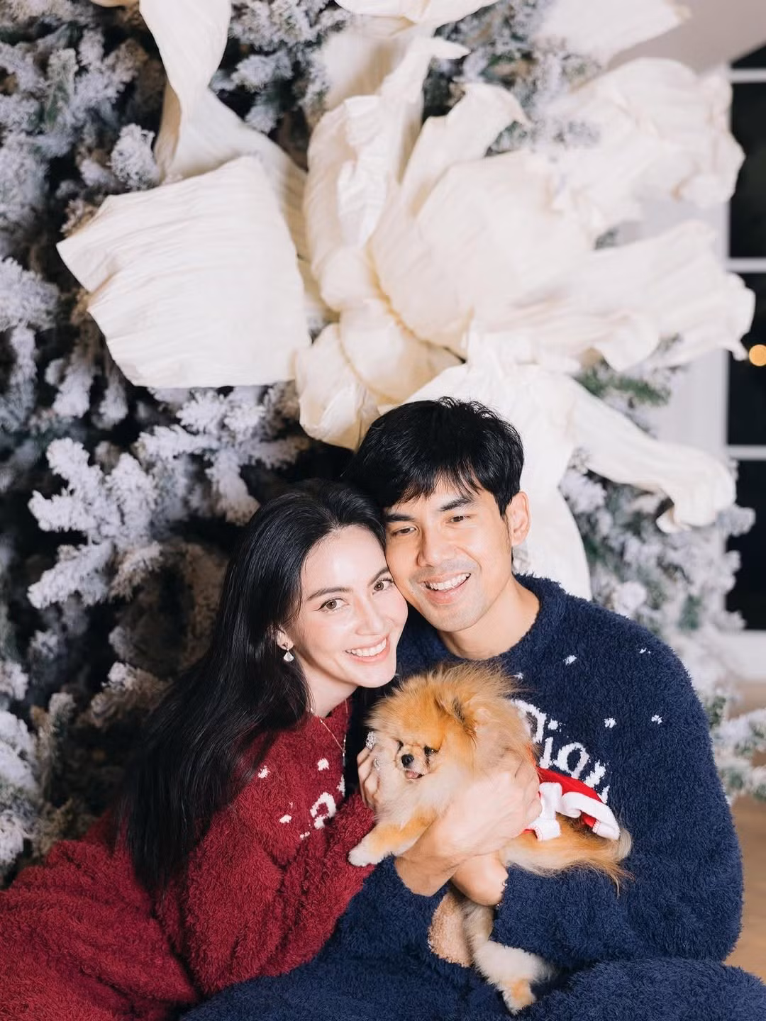 Ter Chantavit là biên kịch, đạo diễn đứng sau thành công của nhiều dự án phim, được mệnh danh là 'ông hoàng phòng vé'. Ảnh: Instagram Mai Davika.