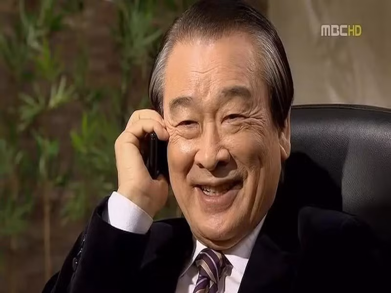 Nội dung Gia đình là số 1 xoay quanh gia đình của ông Lee. Ông Lee là người bảo thủ, thích bắt bẻ người khác, nhưng lại bị lép vế trước con dâu trưởng Park Hae Mi. Ảnh: Vietnamnet.