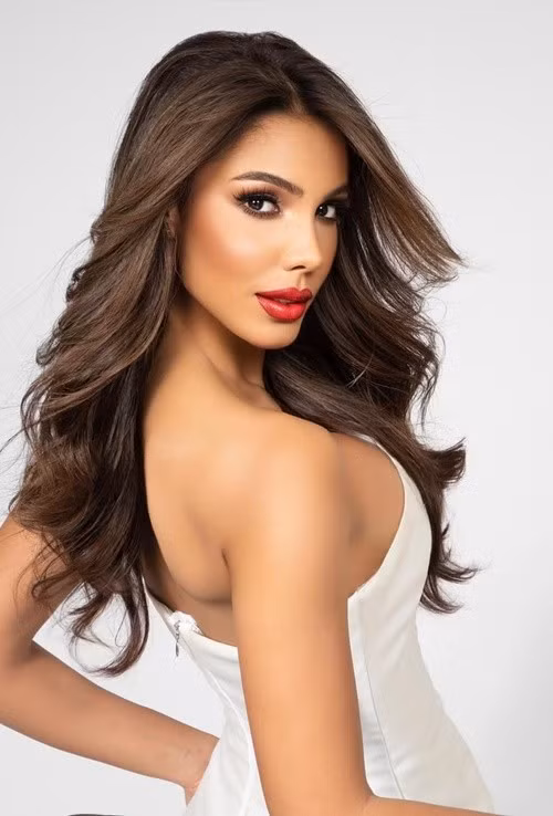 Sakra Guerrero đoạt danh hiệu á hậu 3 Miss International 2024. Mỹ nhân Venezuela sở hữu vẻ ngoài nóng bỏng, sắc sảo. Ảnh: Instagram Sakra Guerrero.