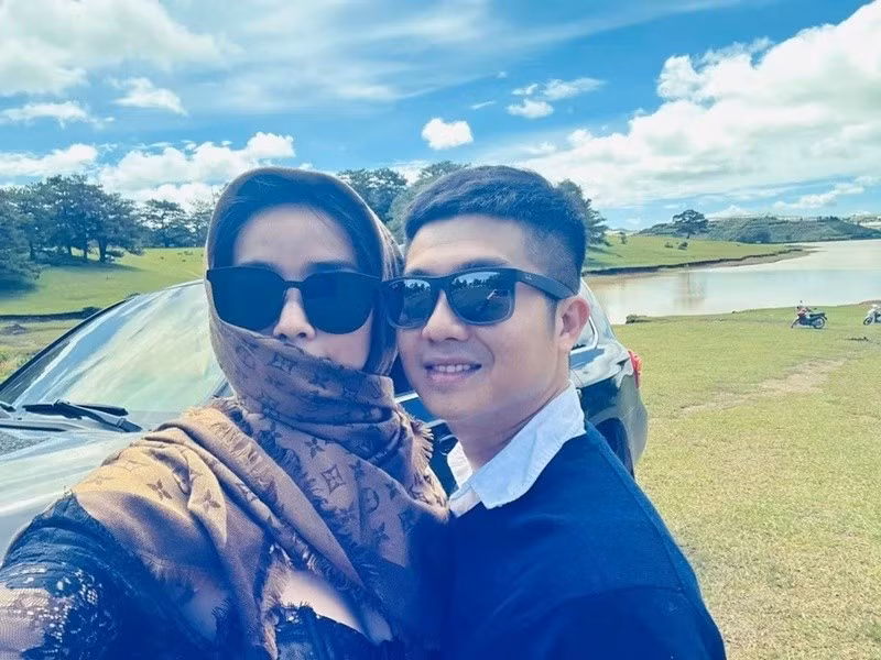 ...Tuổi mới, mình mong giữ được sự bình thản giữa những đổi thay, đủ dũng cảm để buông bỏ điều không còn phù hợp,và đủ dịu dàng để yêu thương chính mình nhiều hơn. Cầu mong cho những người đã nhớ đến mình cũng sẽ luôn được bình an và hạnh phúc trên hành trình của chính mình", Bella Mai viết. Ảnh: Znews.