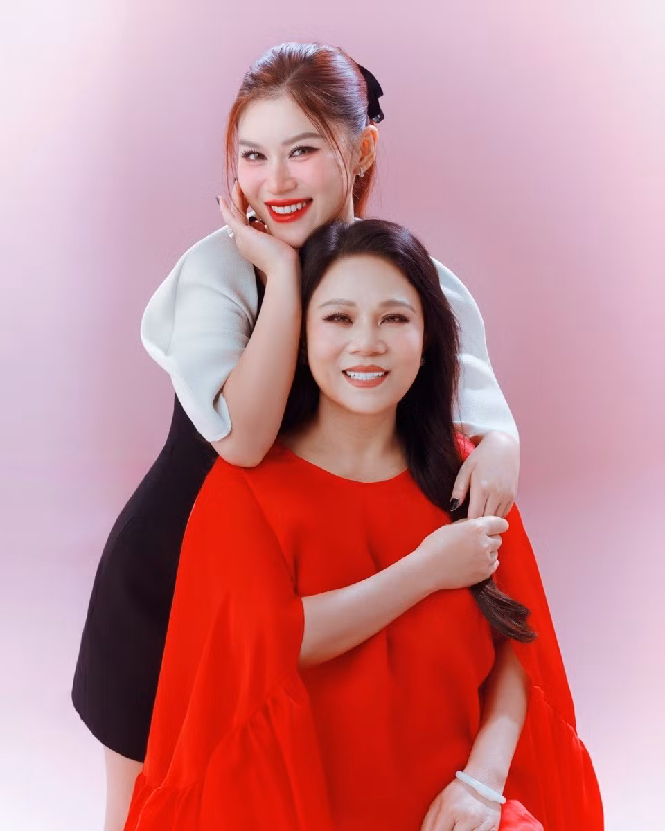 Theo Vietnamnet, Ngọc Thanh Tâm từng chia sẻ, cô may mắn có một người mẹ luôn ở bên và ủng hộ như một người bạn thân đúng nghĩa. Ảnh: FB Ngọc Thanh Tâm.