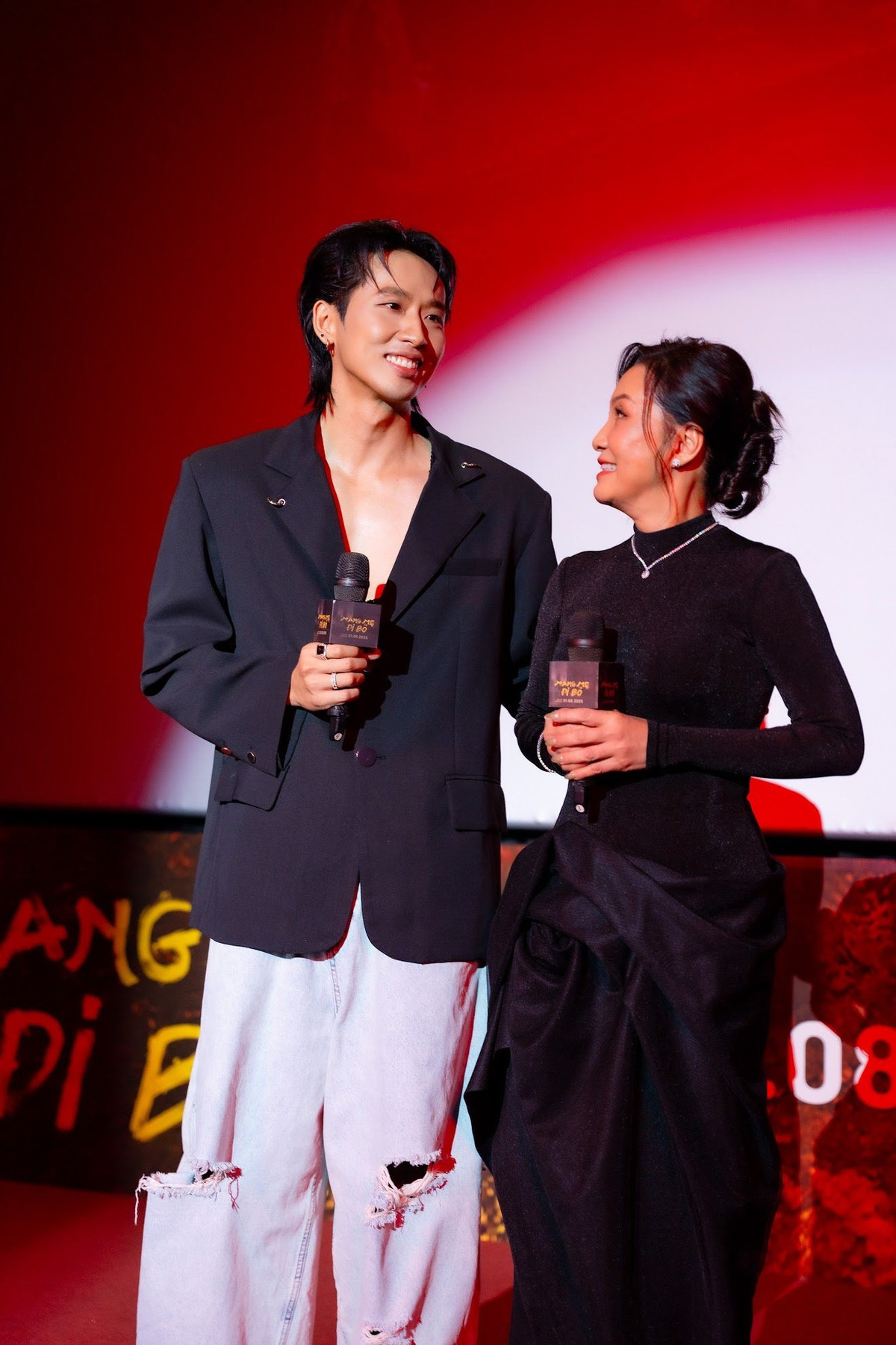 Hồng Đào đoạt giải Nữ diễn viên chính xuất sắc nhất phim truyện điện ảnh ở Cánh Diều Vàng 2025 nhờ vai diễn trong Mang mẹ đi bỏ. Cô vắng mặt trong lễ trao giải. Hồng Đào cảm ơn khán giả yêu thương, ủng hộ, ê-kíp phim. Đối với kết quả của Tuấn Trần, cô nhắn nhủ con trai màn ảnh: "Mẹ chúc mừng con trai nhé! Con xứng đáng lắm". Ảnh: FB Hồng Đào.