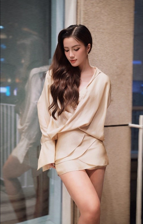 View - Á hậu Minh Nhàn khoe nhan sắc thăng hạng cùng phong cách gợi cảm | Báo Tri thức và Cuộc sống - TIN TỨC PHỔ BIẾN KIẾN THỨC 24H