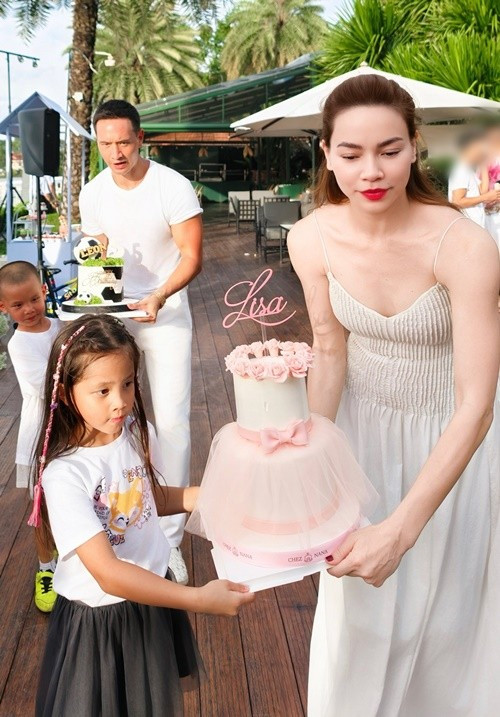 View - Hai nhóc tỳ nhà Hà Hồ mừng tuổi mới, ủng hộ 100 triệu cho bà con miền Trung | Báo Tri thức và Cuộc sống - TIN TỨC PHỔ BIẾN KIẾN THỨC 24H