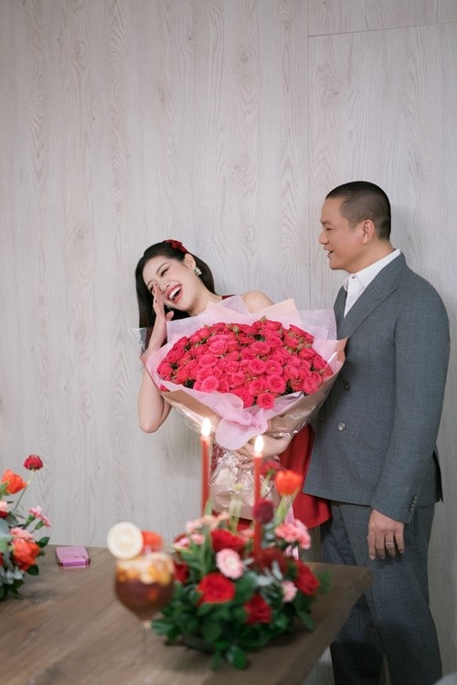 Khánh Vân chia sẻ cô thật sự bất ngờ và xúc động trước sự chu đáo của chồng.