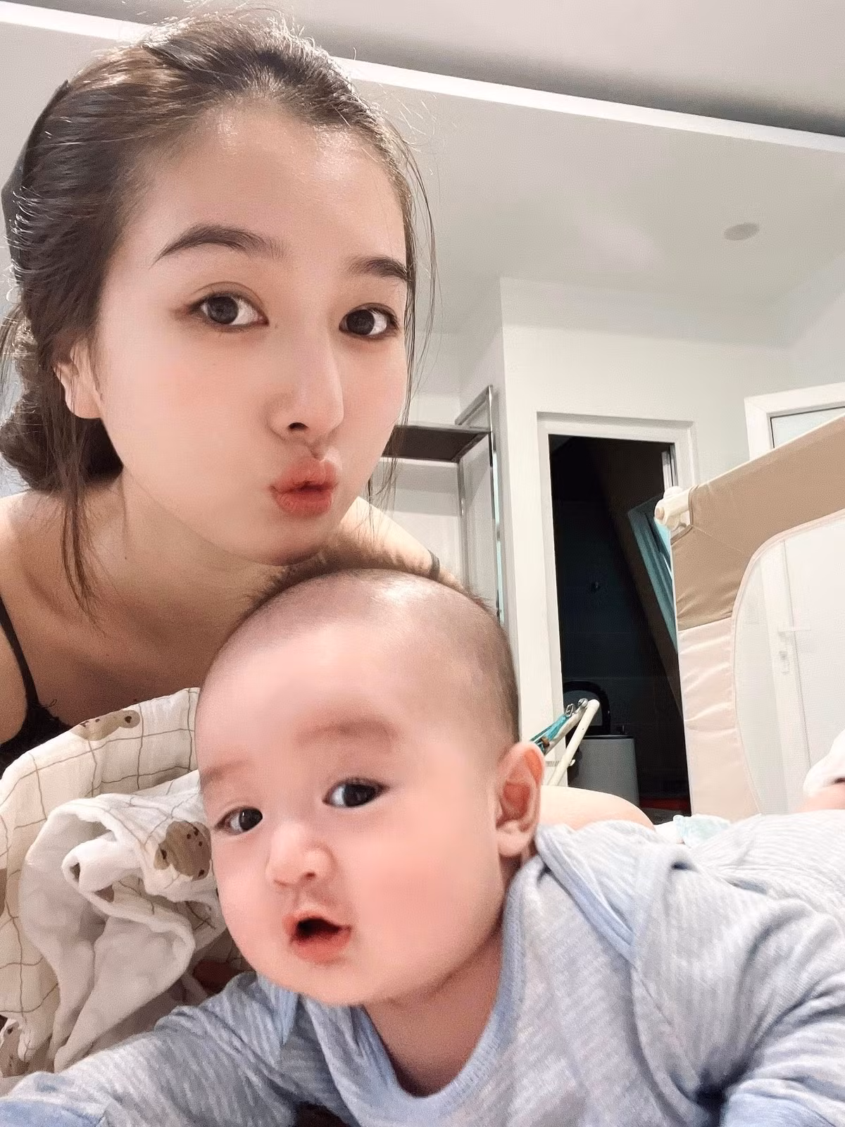 Con trai Tuệ Như trộm vía bụ bẫm, đáng yêu. Ảnh: FB Tuệ Như.