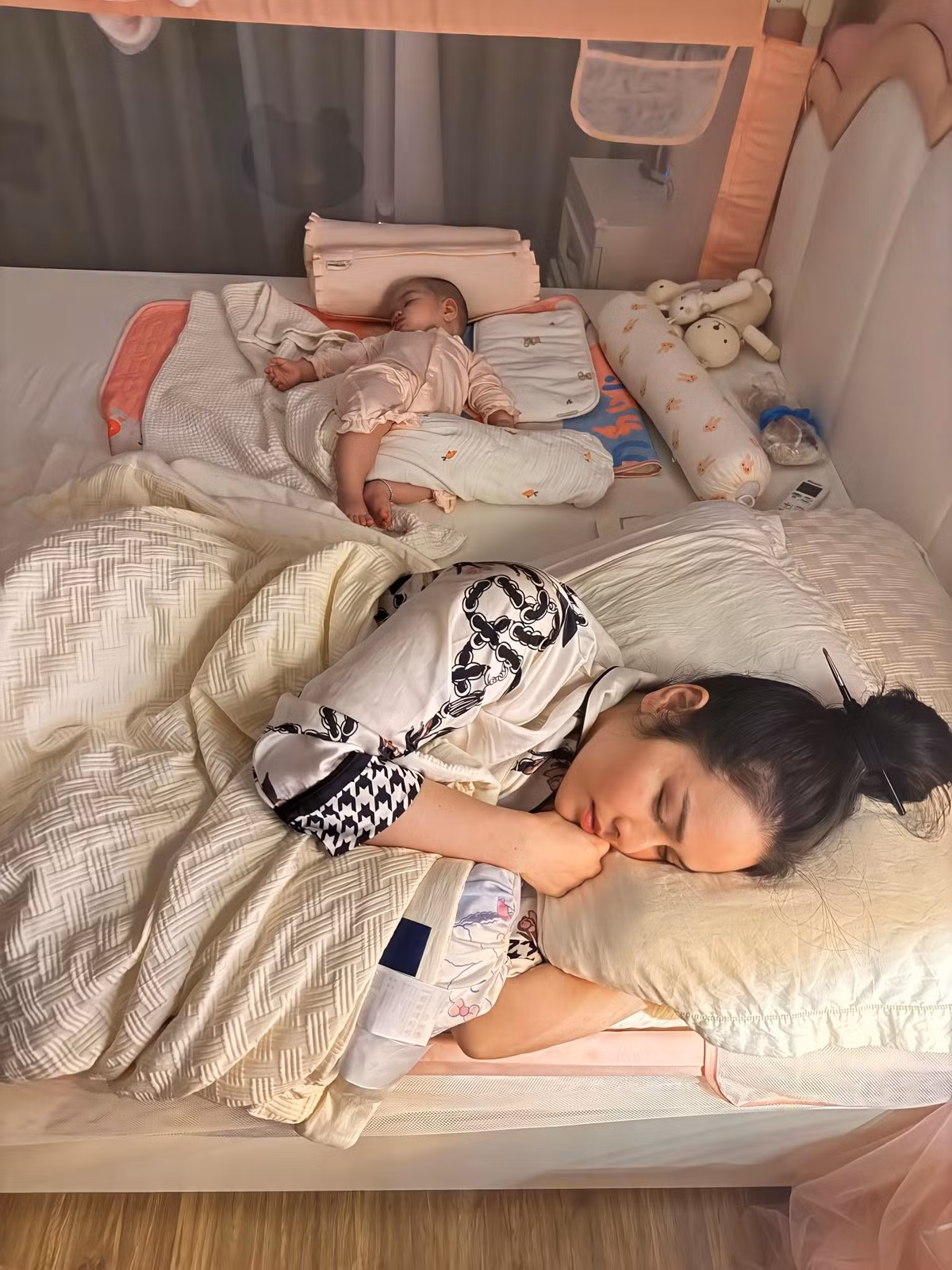 Nhật Kim Anh không tiết lộ bố của con gái. Ảnh: FB Nhật Kim Anh.