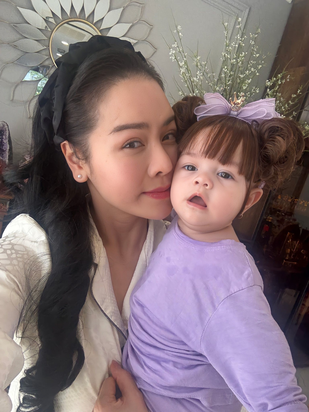 Nhật Kim Anh cũng mang bầu bằng phương pháp IVF. Nữ ca sĩ sinh con gái vào tháng 1/2025. Ảnh: FB Nhật Kim Anh.