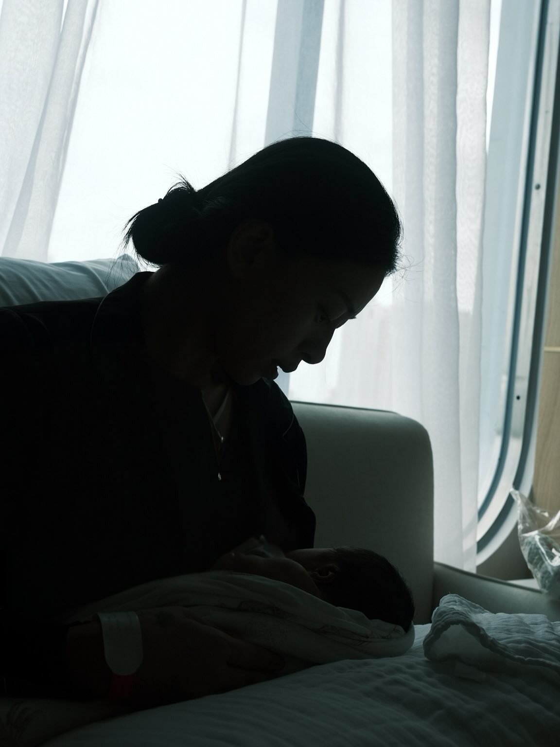 Ái nữ nhà Ngô Thanh Vân vẫn chưa lộ diện hoàn toàn khiến nhiều khán giả tò mò diện mạo của cô nhóc. Ảnh: FB Huy Trần.