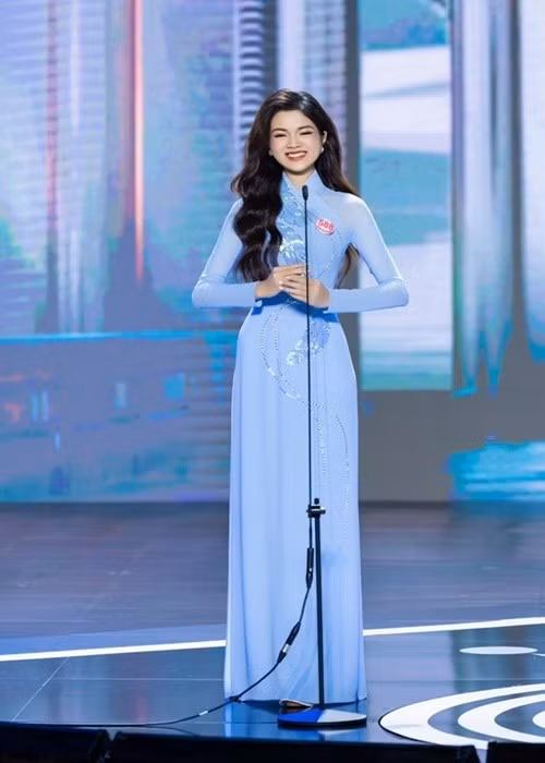 Ở Hoa hậu Việt Nam 2024, Minh Thu nổi bật nhờ vóc dáng cao ráo với đôi chân thon dài. Ảnh: FB Minh Thu.