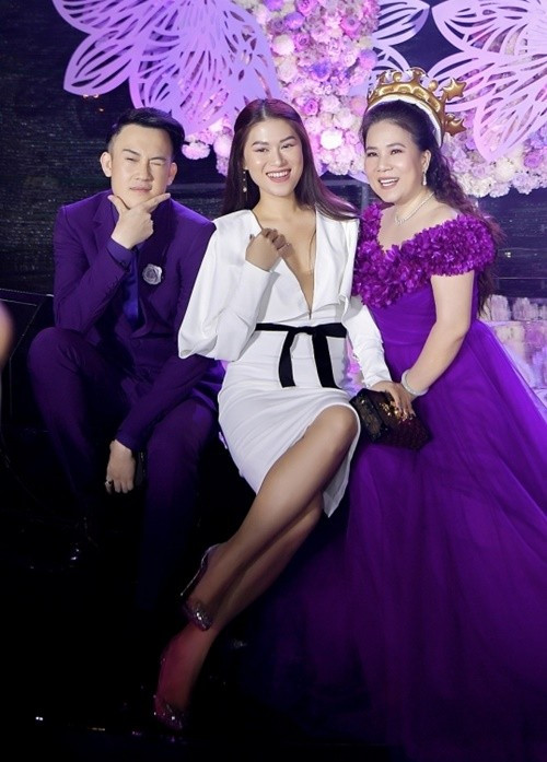 Dương Triệu Vũ còn thân thiết với mẹ của Ngọc Thanh Tâm. Ảnh: Thế Giới Điện Ảnh.