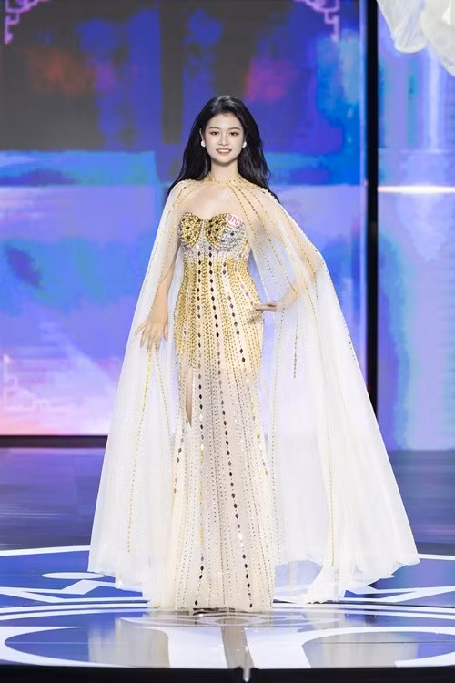 Hồ Ngọc Phương Linh tạm xếp thứ 8 trong cuộc đua Người đẹp được khán giả bình chọn nhiều nhất ở Hoa hậu Việt Nam 2024. Phương Linh cao 1m74, có số đo ba vòng 83- 67- 93cm. Ảnh: Hoa hậu Việt Nam.