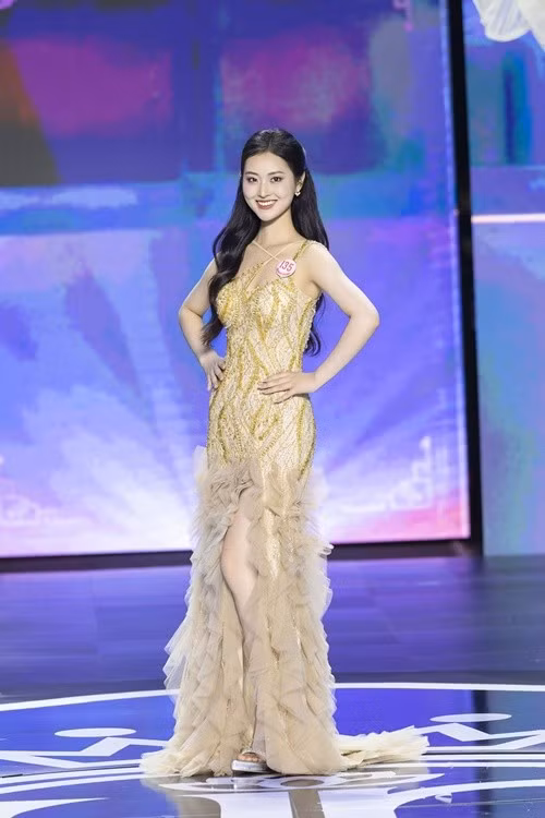 Hoàng Thị Tú Anh tạm xếp thứ 9 trong cuộc đua Người đẹp được khán giả bình chọn nhiều nhất ở Hoa hậu Việt Nam 2024. Cô cao 1m70, có số đo ba vòng 73- 62- 93cm. Ảnh: Hoa hậu Việt Nam.