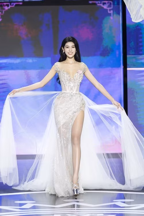 Nguyễn Thanh Thảo tạm xếp thứ 6 trong cuộc đua Người đẹp được khán giả bình chọn nhiều nhất. Cô cao 1m73, có số đo ba vòng 77-60 -90cm. Ảnh: Hoa hậu Việt Nam.