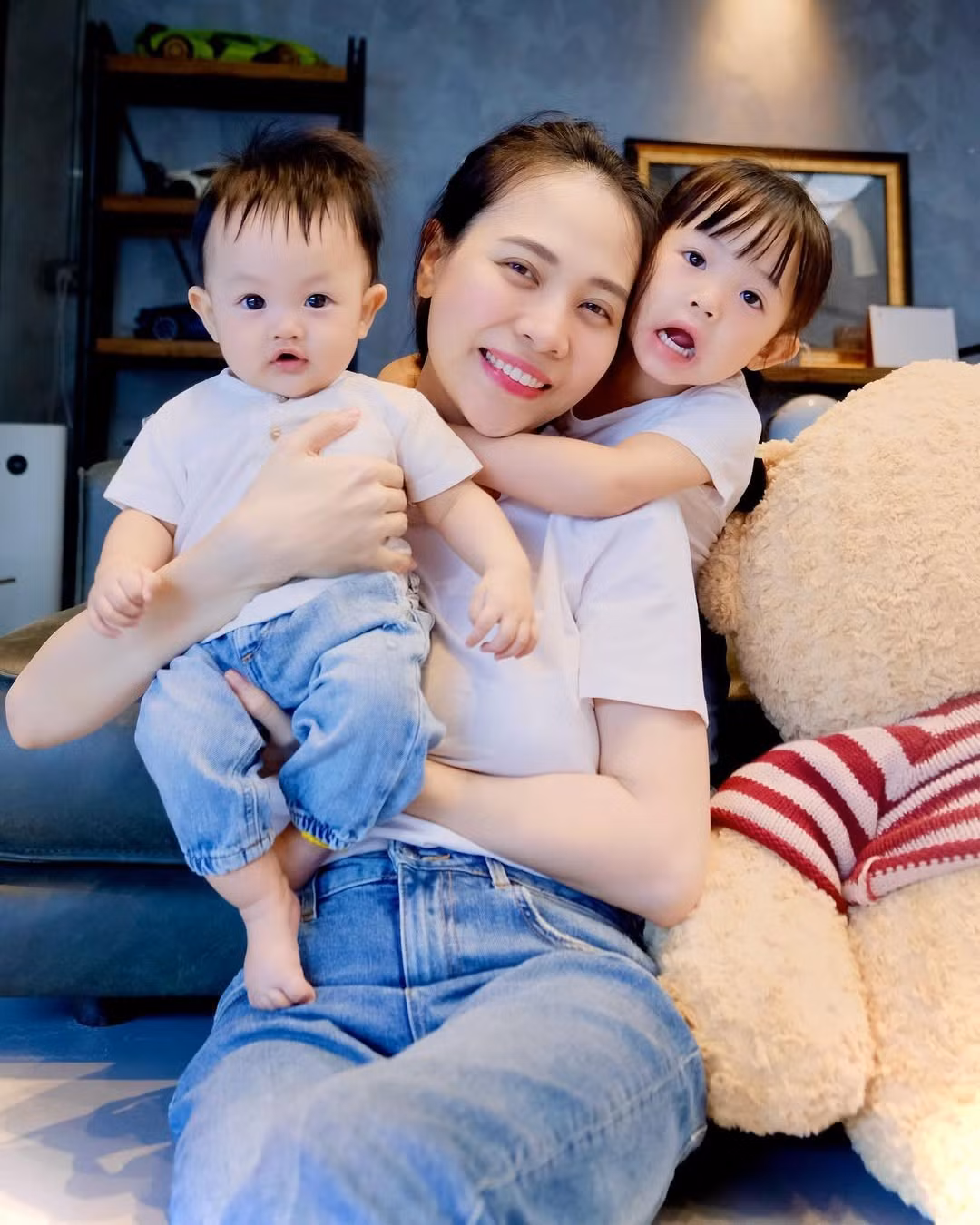 Đàm Thu Trang sinh con gái Suchin năm 2020, con trai Sutin năm 2023.