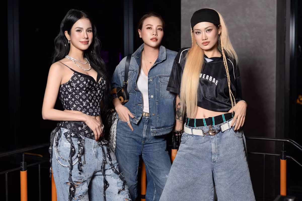 Nhóm bạn thân của Đàm Thu Trang ăn mặc cá tính, gợi cảm mỗi khi hội ngộ. Hiện tại, các thành viên trong nhóm đều có cuộc sống sang chảnh.