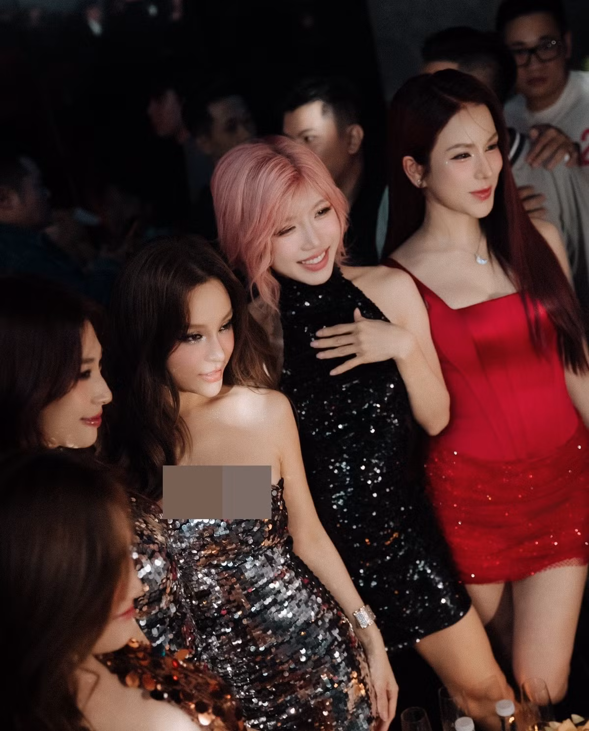 Diệp Lâm Anh thường xuyên xuất hiện trong những cột mốc quan trọng của Trang Pháp, đặc biệt là các dịp sinh nhật, với những bữa tiệc được chuẩn bị chu đáo, hoành tráng nhưng vẫn ấm áp. Ảnh: FB Diệp Lâm Anh.