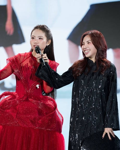 Theo Saostar, Phương Mỹ Quyên từng chia sẻ vui rằng có lúc em gái xem mình như bạn, có khi lại như em, thậm chí “kẻ thù”. Ảnh: FB Phương Mỹ Chi.