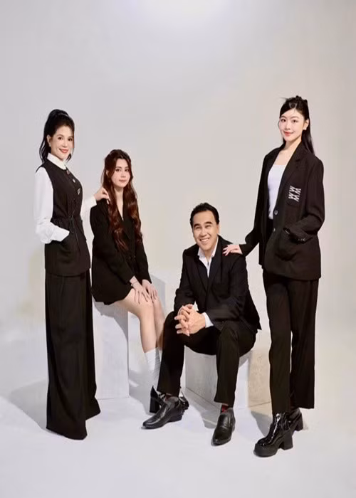 Nam MC chúc con gái tuổi 20 thật đẹp, luôn nỗ lực để đón nhận những điều tốt đẹp trong cuộc sống. Ảnh: FB Quyền Linh.