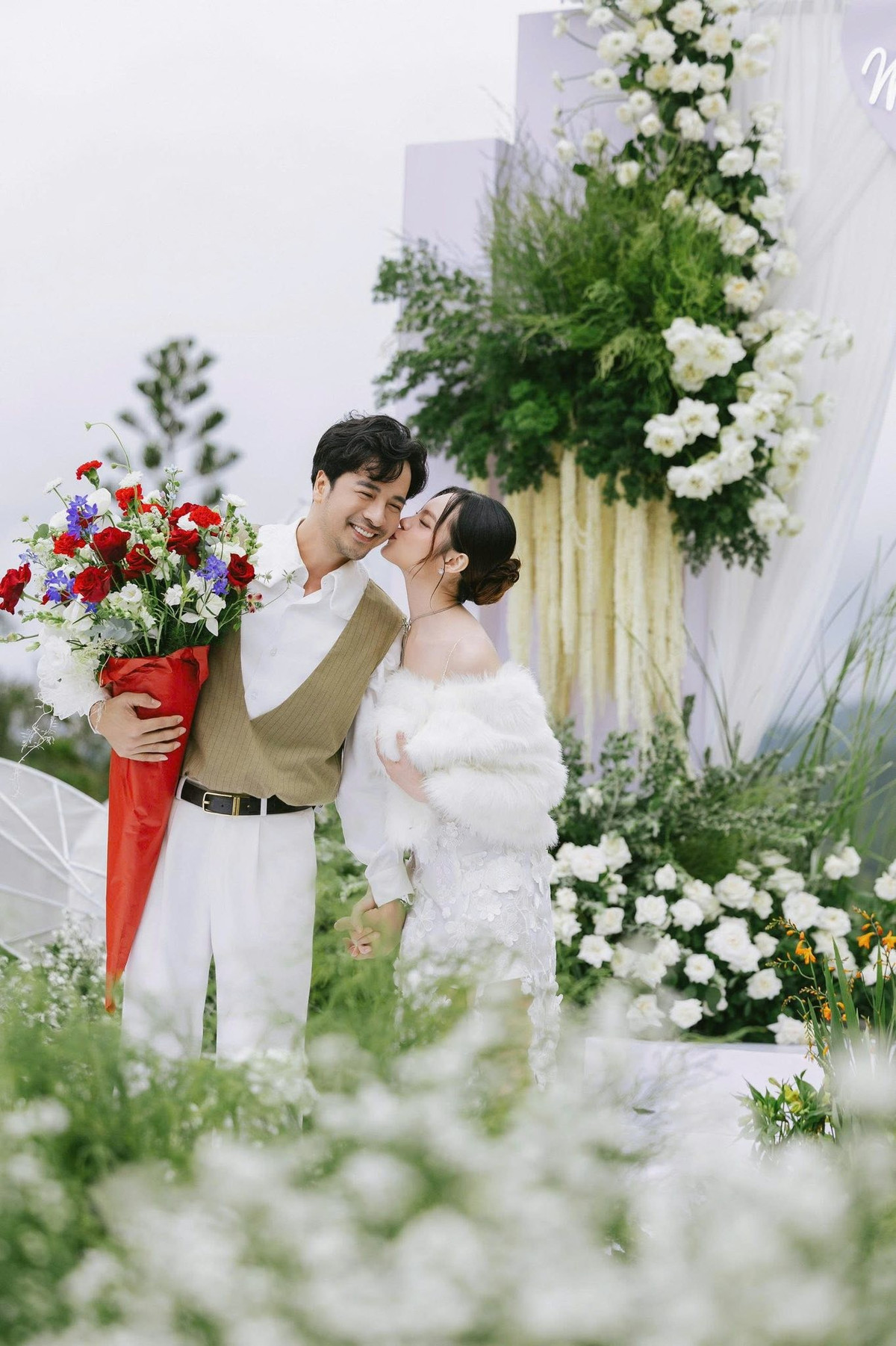 Theo Vietnamnet, hôn lễ của vợ chồng Đoàn Minh Tài dự kiến diễn ra ngày 25/12 ở TPHCM. Thời gian qua, cặp đôi đã gửi thiệp mời đến bạn bè, đồng nghiệp thân thiết. Ảnh: FB Đoàn Minh Tài.