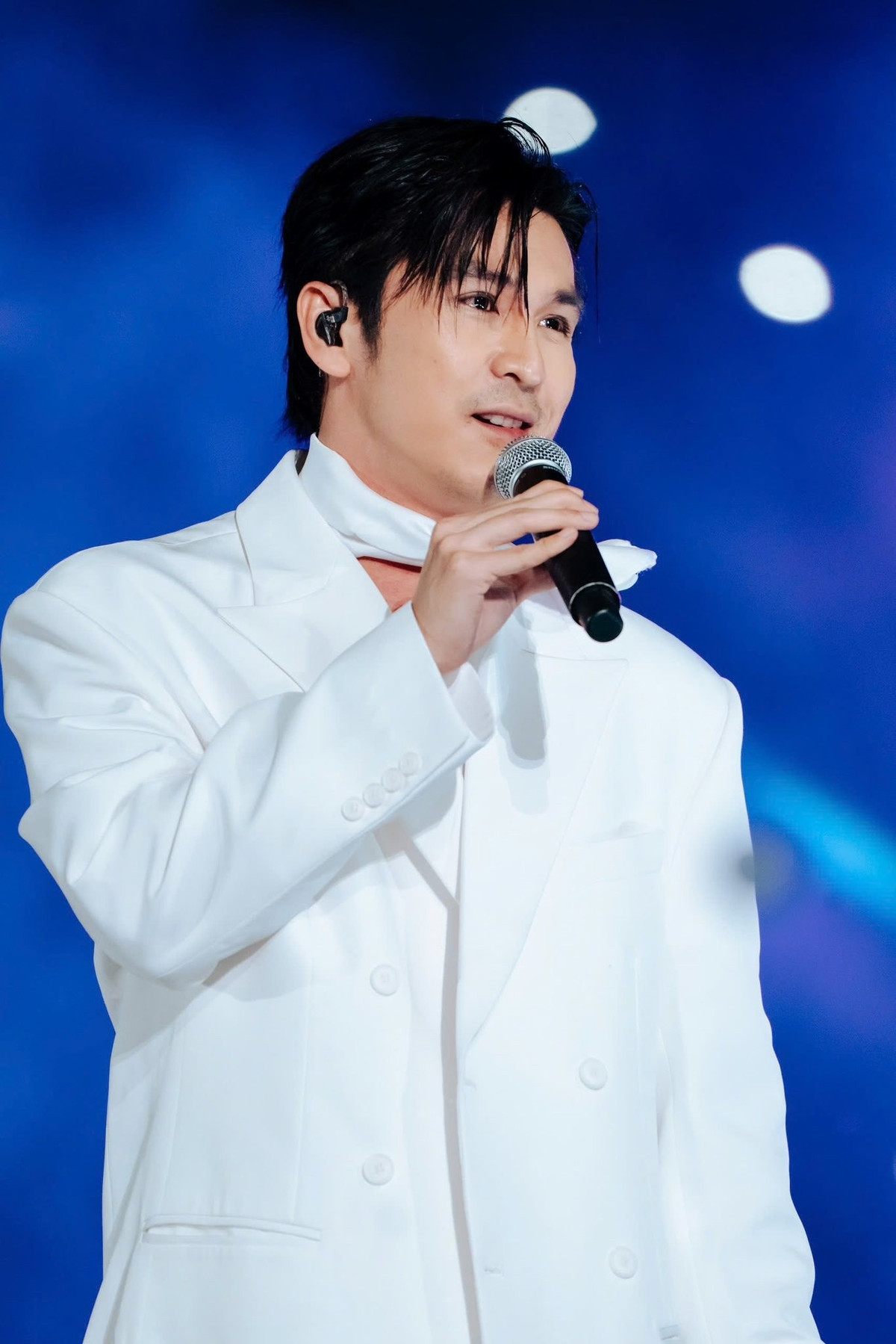 Thiên Minh là nghệ sĩ đa năng, từng hoạt động với nhiều vai trò như người mẫu, DJ. Theo Tiền Phong, khi sự nghiệp đang rộng mở, anh sang Mỹ du học. Sau 5 năm, Thiên Minh trở về Việt Nam và theo đuổi công việc nhiếp ảnh. Ảnh: FB Thiên Minh.