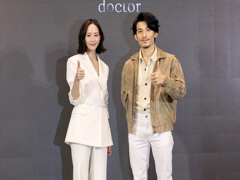 Liên Bỉnh Phát vừa đoạt giải Nam diễn viên chính xuất sắc tại lễ trao giải Kim Chung lần thứ 60 với vai diễn trong Bác sĩ tha hương. Ảnh: VOV.