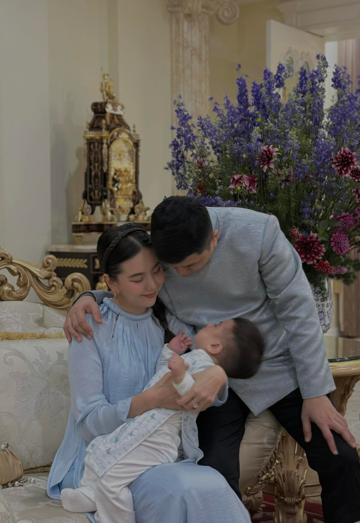 Với nhiều người theo dõi, những khoảnh khắc đời thường mà cô chia sẻ phần nào cho thấy sự cân bằng giữa công việc và cuộc sống gia đình của nữ MC.