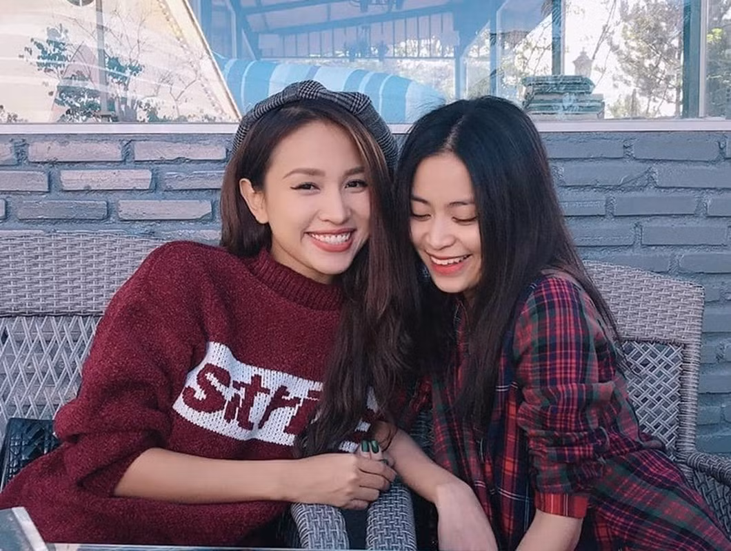 Vân Hugo từng chia sẻ trên Dân Việt, từ xưa đến nay, cô vẫn luôn ngưỡng mộ Hoàng Thùy Linh ở ý chí nghị lực. Ảnh: FB Vân Hugo.