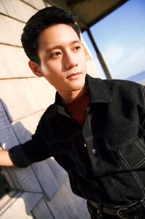 Trước Mưa đỏ, Đình Khang đóng các phim: Tết ở làng địa ngục và Đèn âm hồn.