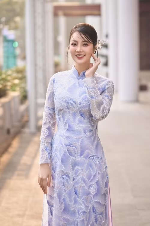 Chồng Thụy Vân là người kín tiếng, không thích chia sẻ nhiều với truyền thông. Vì vậy, nàng hậu chỉ đăng ảnh giấu mặt bạn đời. Ảnh: FB Thụy Vân.