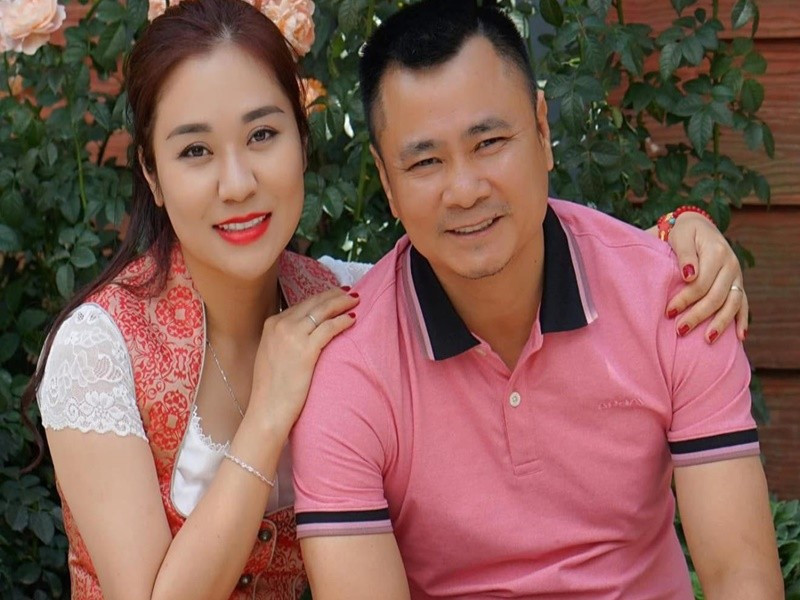 "Cuộc đời này còn nhiều khó khăn, vất vả… anh mong em sẽ là người nắm tay anh khi anh đau ốm, gục ngã hay khi anh đứng trên đỉnh vinh quang. Mong em lúc nào cũng xinh đẹp và mạnh khỏe và đừng bao giờ buông tay anh ra nhé!", Dân Việt trích một phần của bức thư. Ảnh: FB Tự Long.