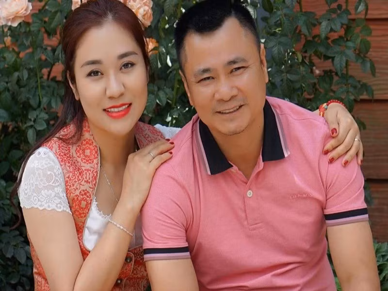 "Cuộc đời này còn nhiều khó khăn, vất vả… anh mong em sẽ là người nắm tay anh khi anh đau ốm, gục ngã hay khi anh đứng trên đỉnh vinh quang. Mong em lúc nào cũng xinh đẹp và mạnh khỏe và đừng bao giờ buông tay anh ra nhé!", Dân Việt trích một phần của bức thư. Ảnh: FB Tự Long.