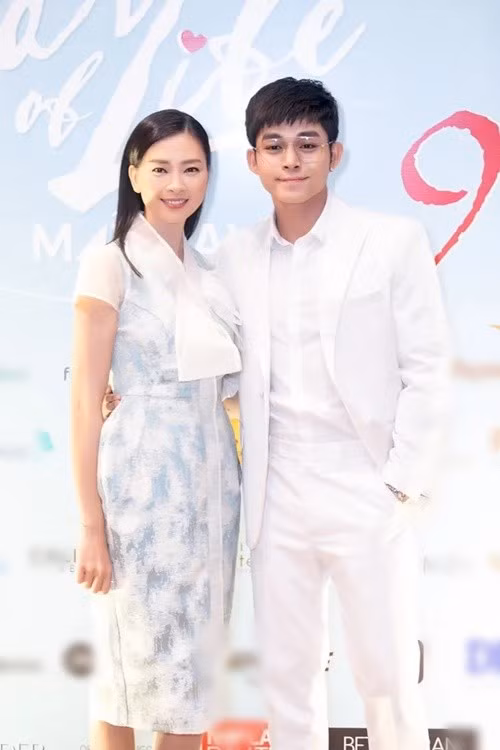 Ngô Thanh Vân là bà bầu của nhóm nhạc 365 gồm Jun Phạm, Isaac, Tronie Ngô, Will, S.T Sơn Thạch. Sau khi nhóm tan rã, Jun Phạm vẫn giữ mối quan hệ thân thiết với Ngô Thanh Vân. Ảnh: VTV.