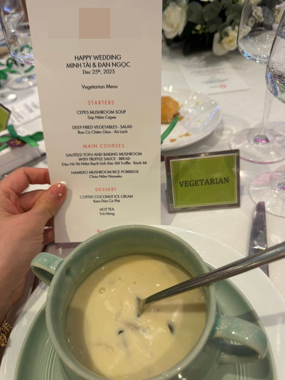 Nhật Kim Anh lựa chọn thực đơn ăn chay trong hôn lễ. Ảnh: FB Nhật Kim Anh.