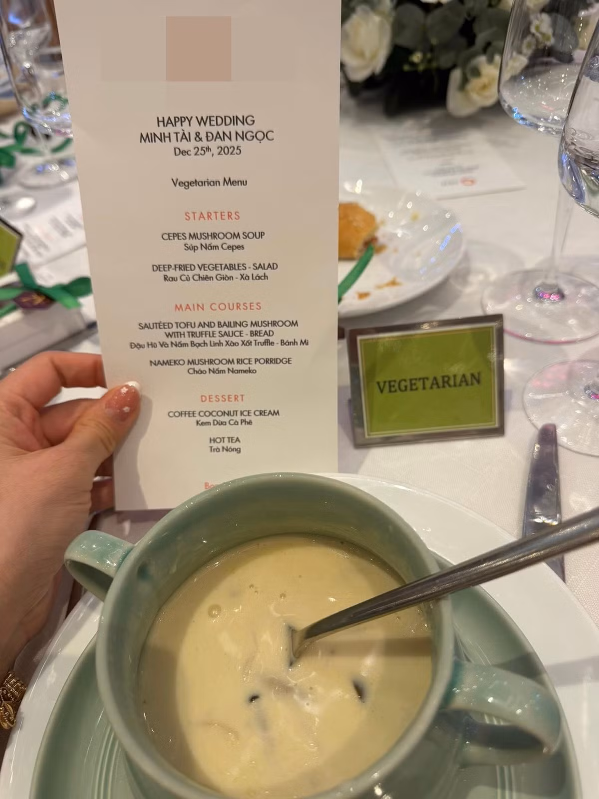 Nhật Kim Anh lựa chọn thực đơn ăn chay trong hôn lễ. Ảnh: FB Nhật Kim Anh.