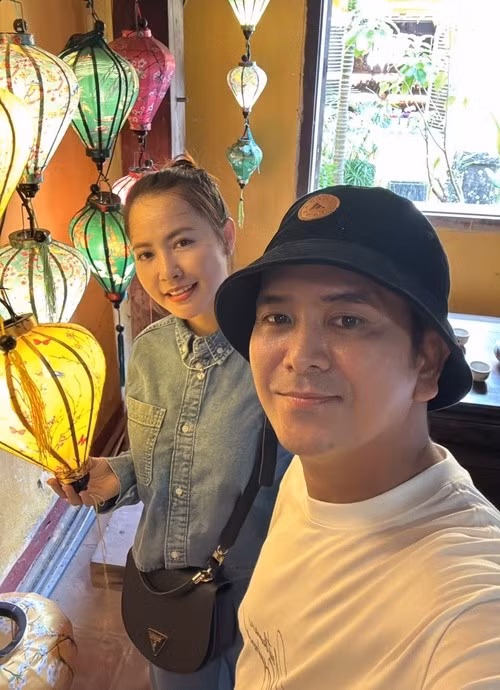 Kể từ khi tổ chức hôn lễ vào tháng 7/2025, vợ chồng nam diễn viên thường nhận được lời chúc từ bạn bè và người hâm mộ về một chặng đường hôn nhân trọn vẹn.