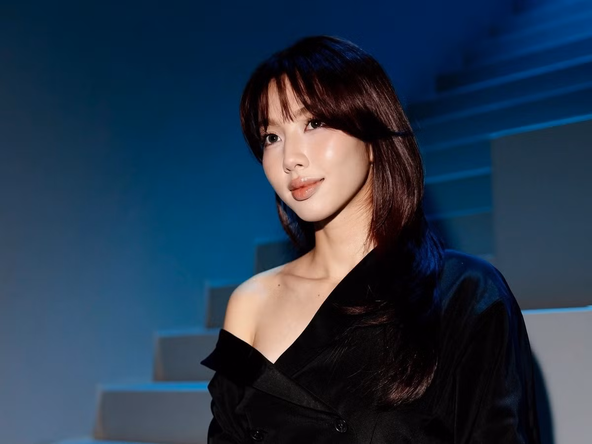 Thùy Tiên đăng quang Miss Grand International 2021- Hoa hậu Hòa bình Quốc tế 2021. Sau cuộc thi, cô nổi tiếng, trở nên giàu có. Mới đây, Thùy Tiên bị khởi tố vì tội Lừa dối khách hàng. Ảnh: Znews.