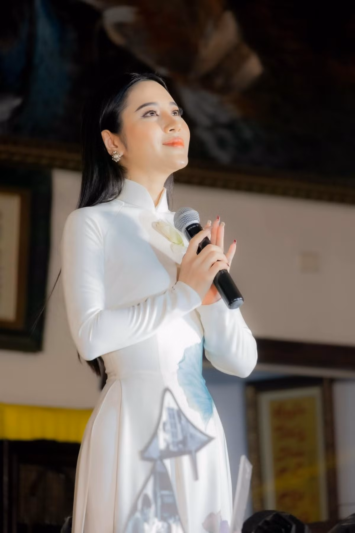 Tố My đoạt giải Á quân chương trình Solo cùng Bolero 2015. Trong 10 năm qua, cô miệt mài đi hát, ra sản phẩm âm nhạc. Ảnh: FB Tố My.